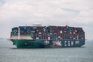 散貨海運(yùn)運(yùn)費(fèi)運(yùn)價(jià)表全解析——從“計(jì)費(fèi)邏輯”到“實(shí)戰(zhàn)案例”的實(shí)用指南-鑫漢物流